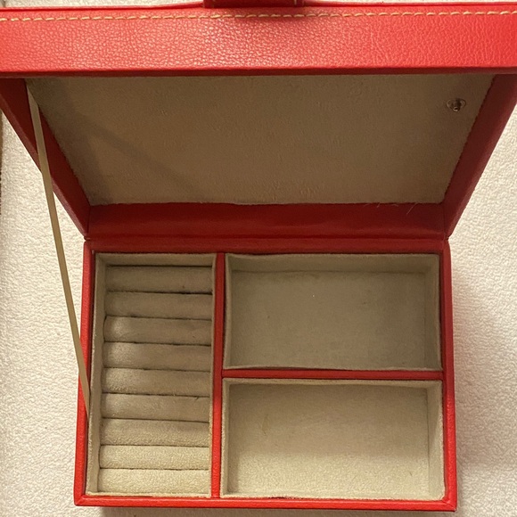 Wonder Red Storage Box - Picture 4 of 4